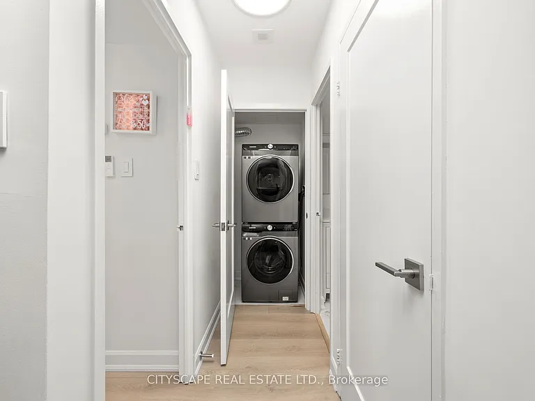 7460 Bathurst St #209 — Photo 24