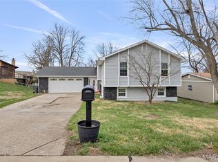 13 Greenfield Dr, Saint Peters, MO