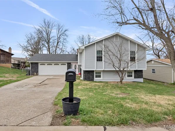 13 Greenfield Dr, Saint Peters, MO 63376