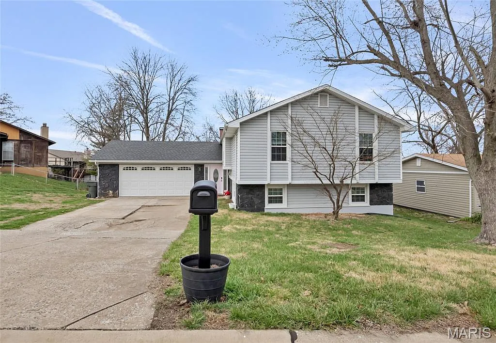 13 Greenfield Dr photo 1
