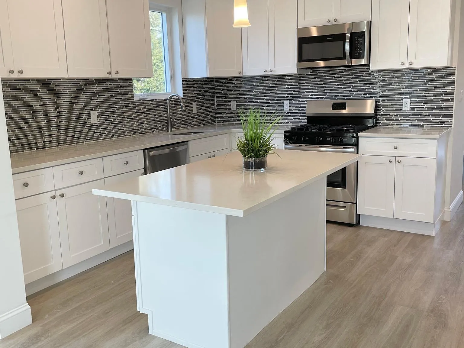 172 Gainsborg Ave — Photo 2
