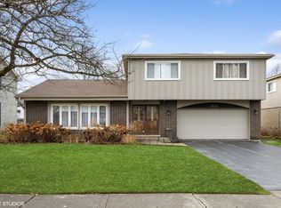 1752 McCraren Rd, Highland Park, IL 60035