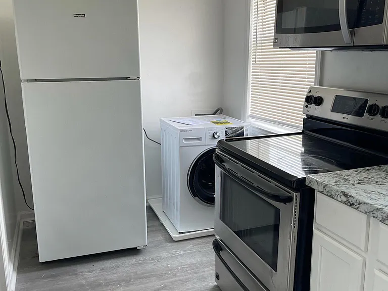 35 N Idlewild St #6 — Photo 5
