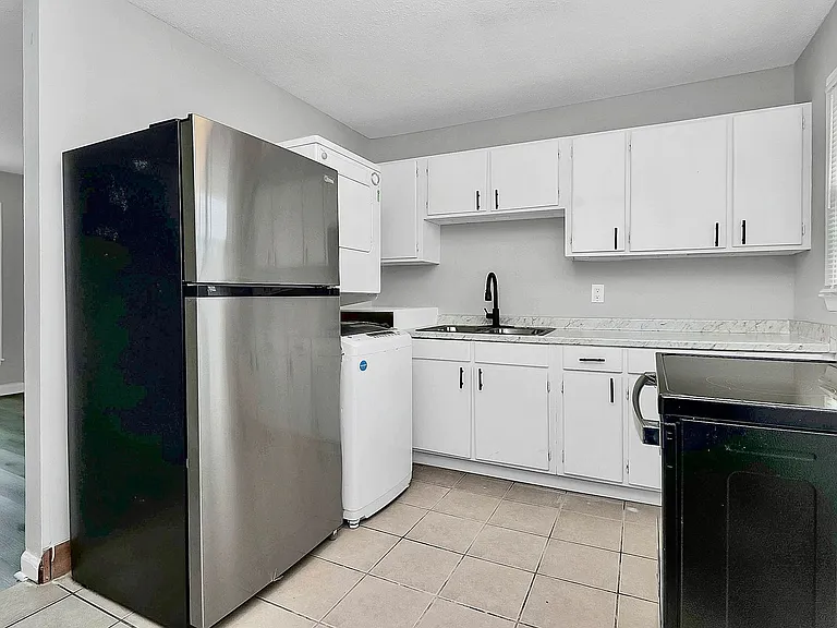 Thompson Place Apartments — Photo 18