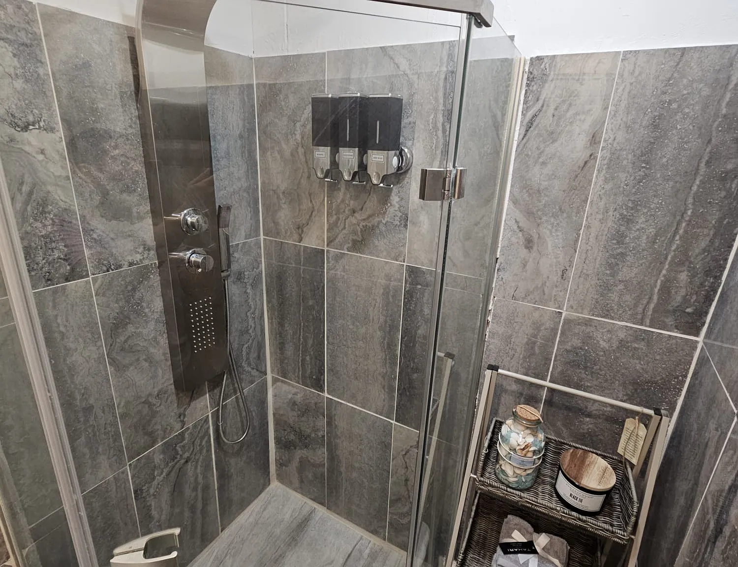 Glass Shower Box with Shower Panel & Tile Throughout