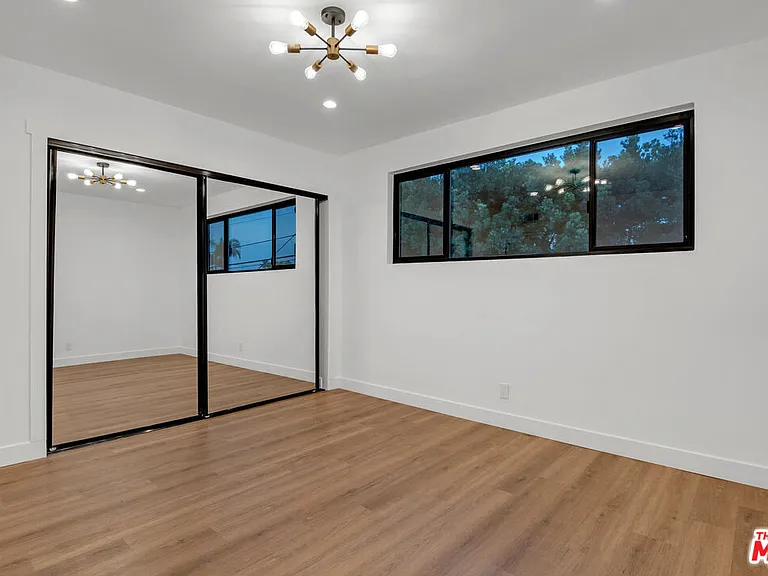 950 Havenhurst Dr #6 — Photo 9