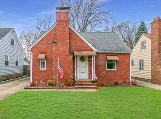 1056 Woodview Rd, Cleveland Heights, OH 44121