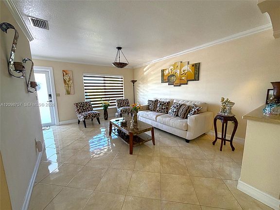 5th image of 10110 SW 23rd Ter
