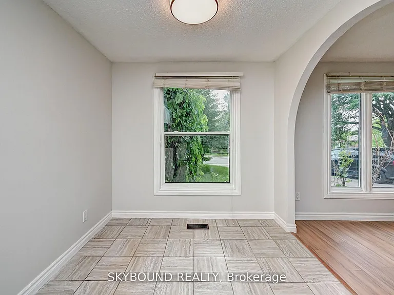 48 Cluthe Cres — Photo 8