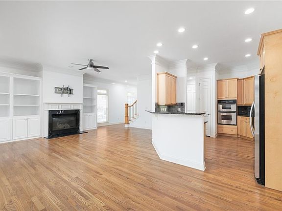 3rd image of 5468 Wentworth St