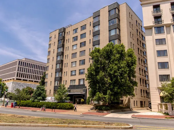 1 Scott Cir #719, Washington, DC 20036