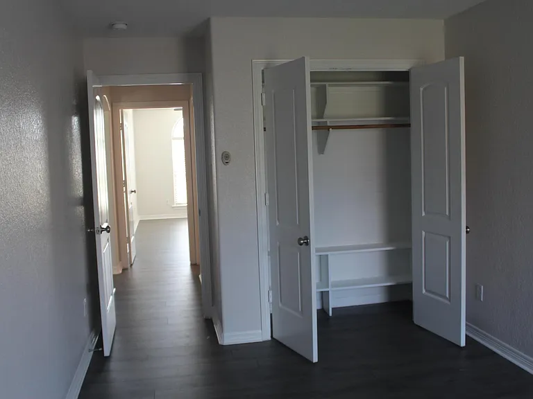 4338 Spring Garden Dr — Photo 13