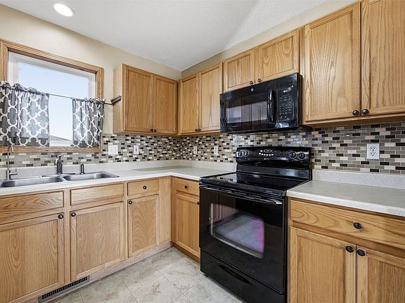 2nd image of 4070 Pinehurst Dr