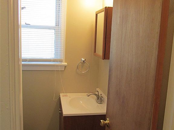 5th image of 1354 Marshall St