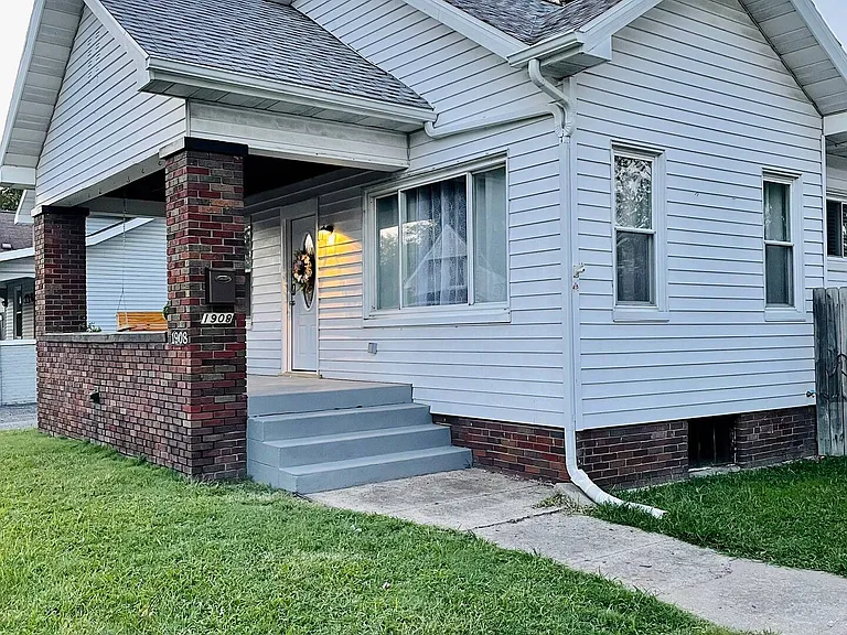 1908 E Franklin St — Photo 25