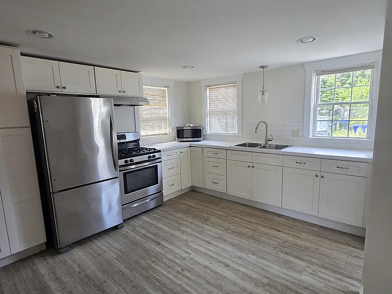 40 Barker St #1 — Photo 3