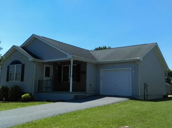 227 Coralberry Dr, Martinsburg, WV 25401