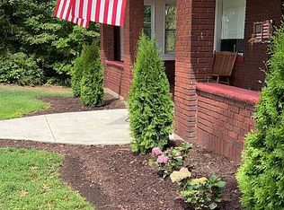 101 Chestnut Ln, Jeannette, PA 15644