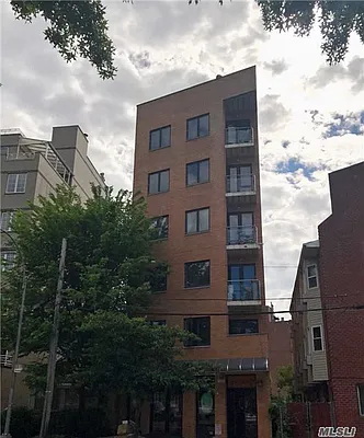 Sold by Winzone Realty Inc | media 8