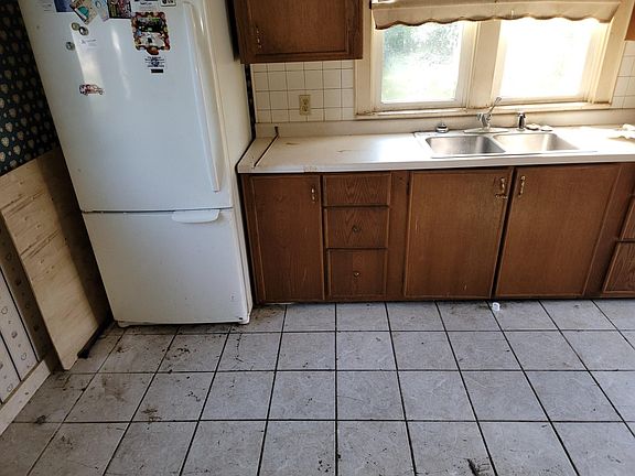2nd image of 113 S Orange St