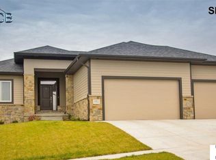 5959 Opus Cir, Lincoln, NE 68526