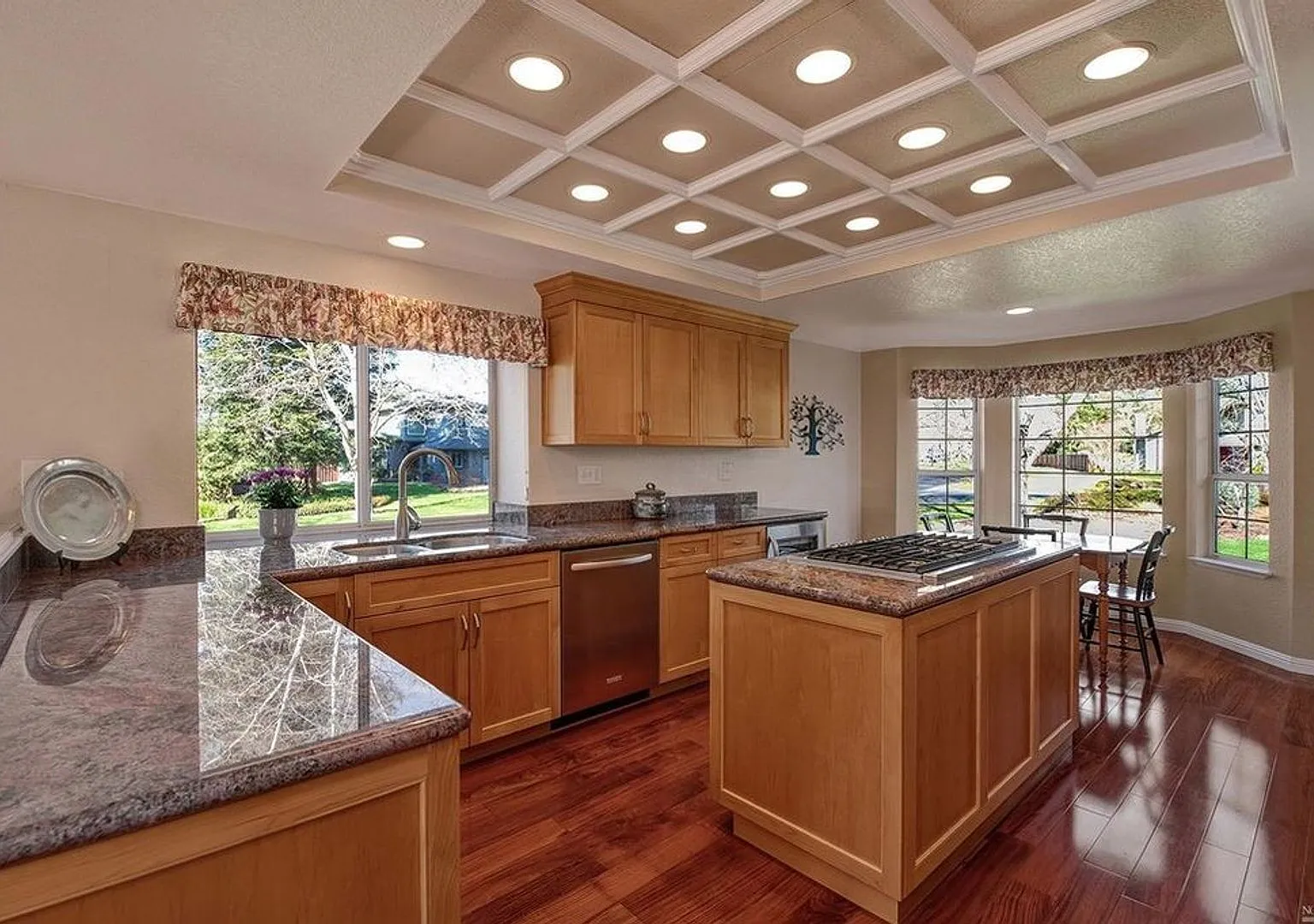 Beautiful Home in the Lakewood Hills Gated Community! — Photo 2