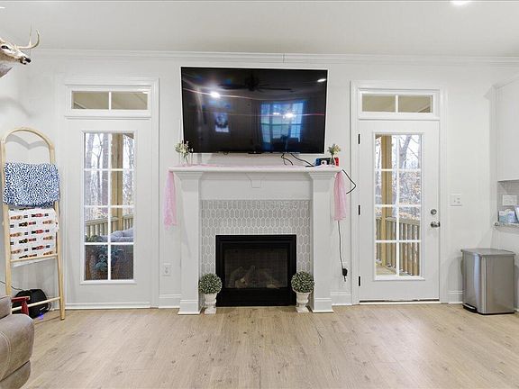 4th image of 3018 Hidden Spring Ln