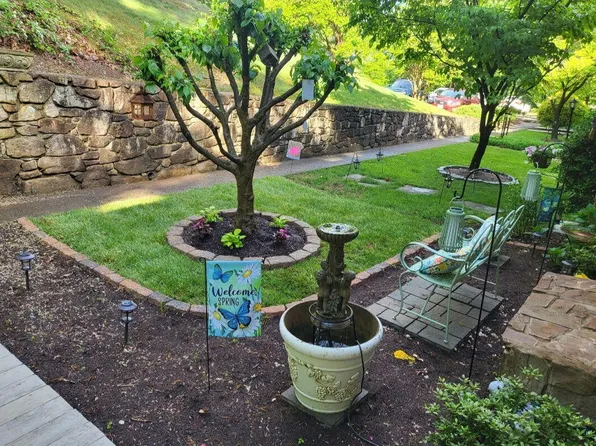 3518 Stonehenge Sq, Roanoke, VA 24018