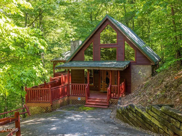 1744 Azalea Cir, Sevierville, TN 37876