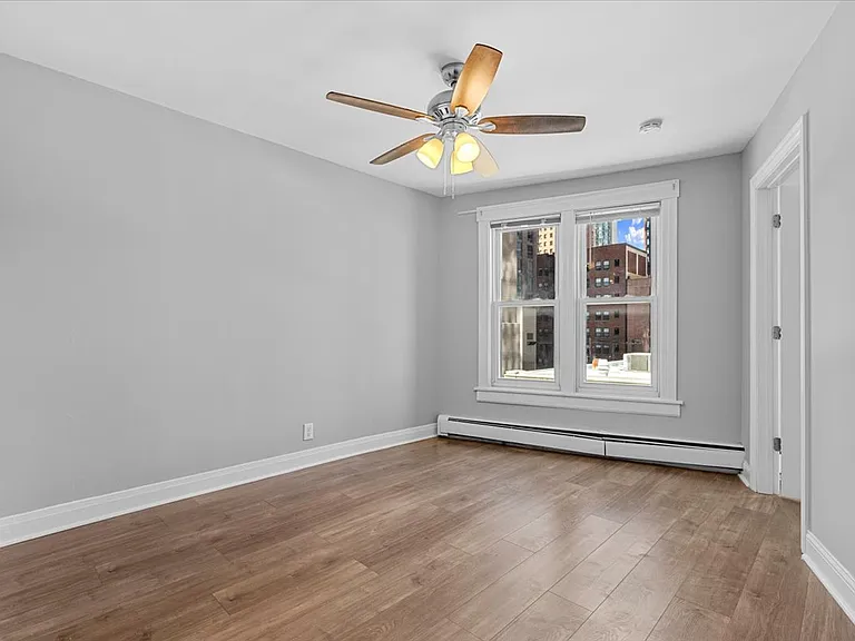 1133 N State St #4D — Photo 2