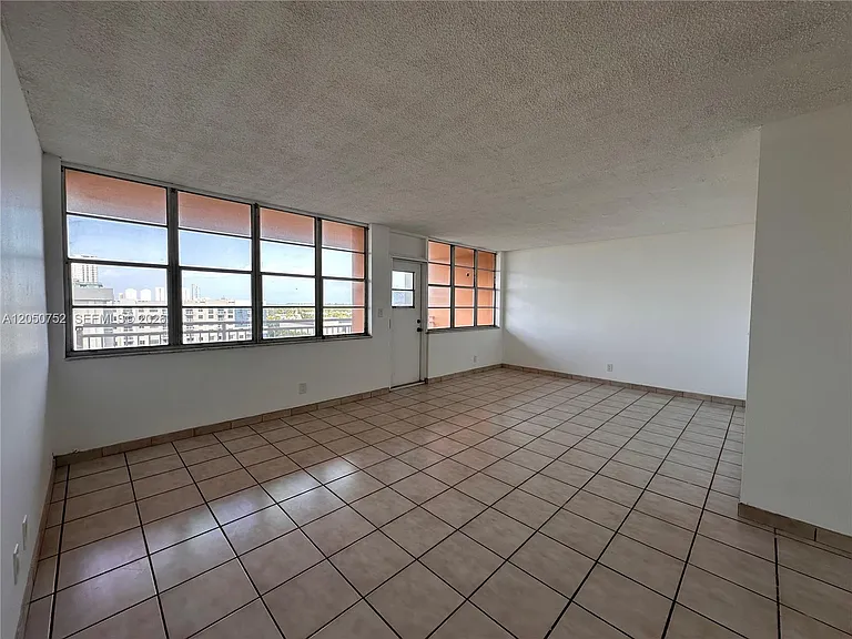 2025 NE 164th St #1008 — Photo 16