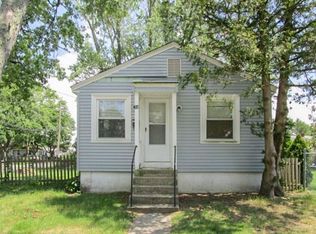 50 Waverly St, Warwick, RI 02889