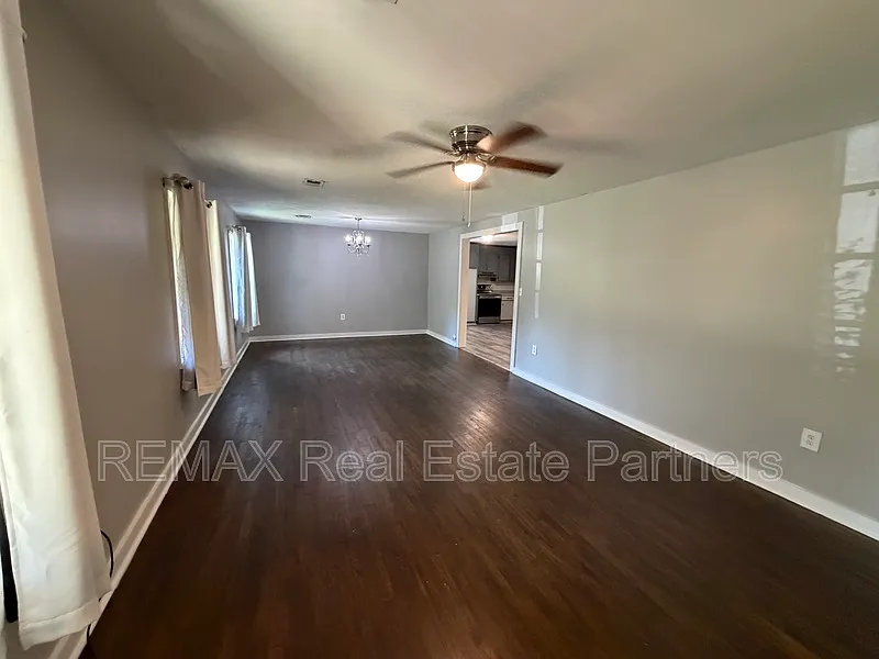3 bed, 2.0 bath, 1886 sqft, $1,795 — Photo 4