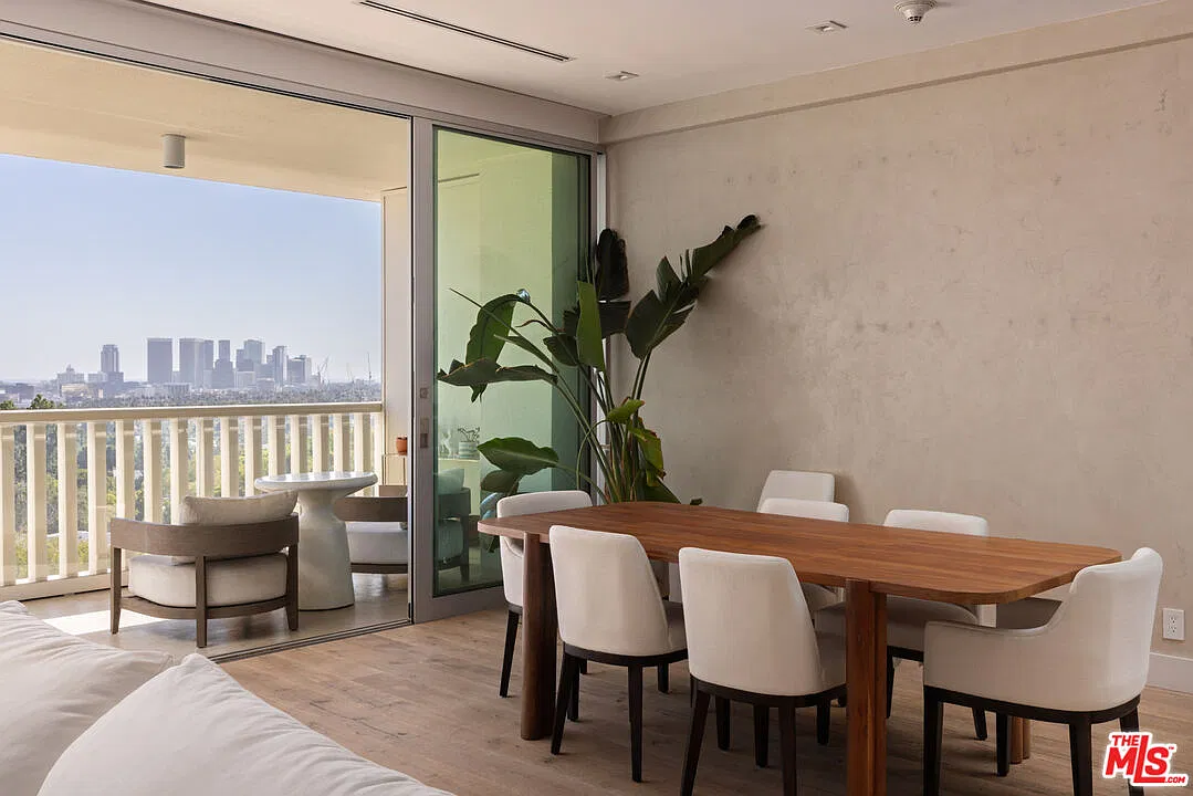 1 bed, 1.5 bath, 1301 sqft, $10,000 — Photo 3