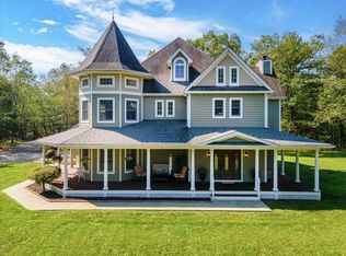180 E Meadowbrook Ln, Staatsburg, NY 12580