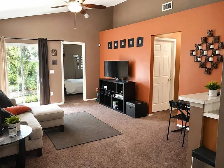 1025 Bartlett Ct — Photo 3