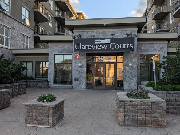 504 4384th Ave NW #1, Edmonton, AB T5Y 3E8