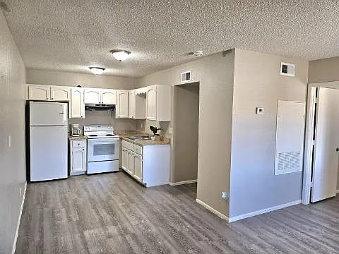 1725 W Vogel Ave #4 — Photo 1