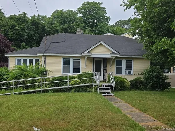 34 N Baldwin Place, Massapequa, NY 11758