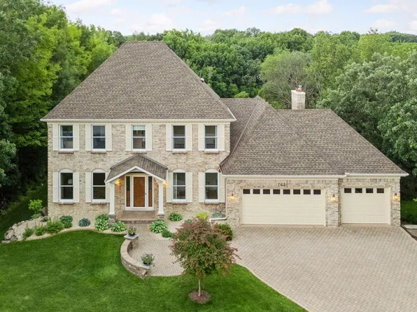 7621 Bush Lake Dr, Bloomington, MN 55438