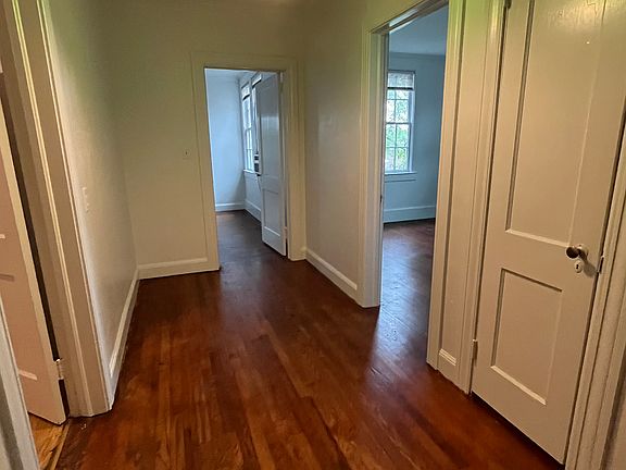 4th image of 305 N Jefferson St NE #D