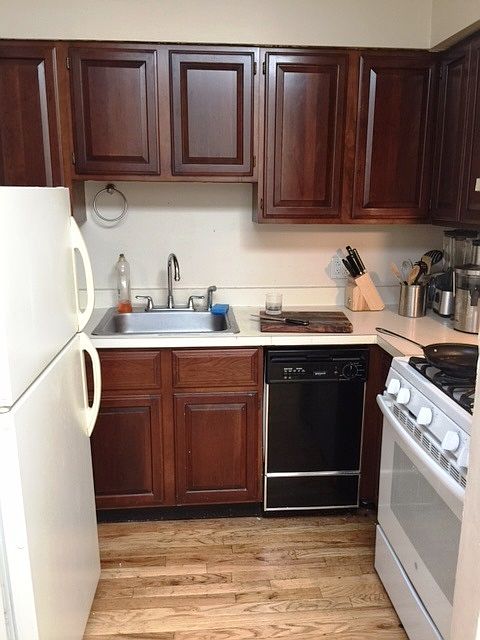 2nd image of 204 Warren St APT 4