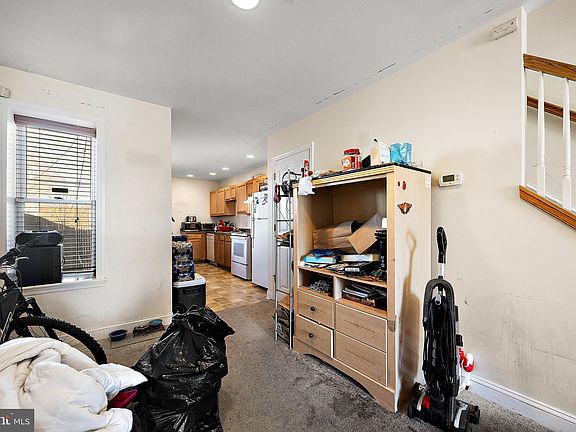 4th image of 327 E 13th St
