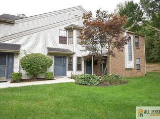 2013 Bayhead Dr, Parlin, NJ 08859