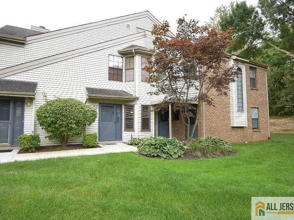 2013 Bayhead Dr, Parlin, NJ 08859