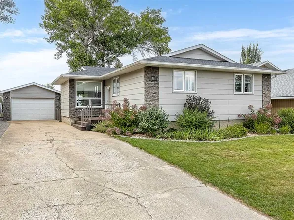 78 E Seven Persons Cres SW, Medicine Hat, AB T1B 2A6