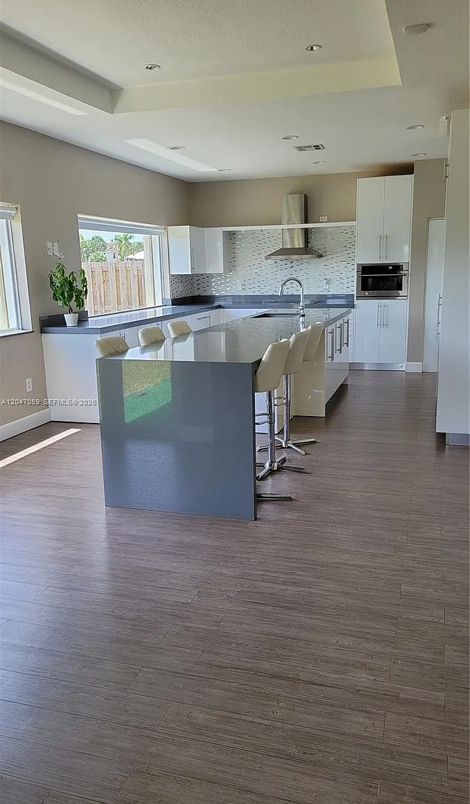 5 bed, 2476 sqft, $4,250 — Photo 3