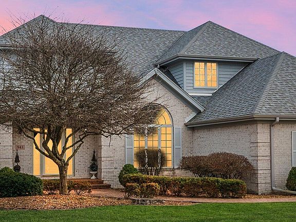 3rd image of 943 Killarney Dr