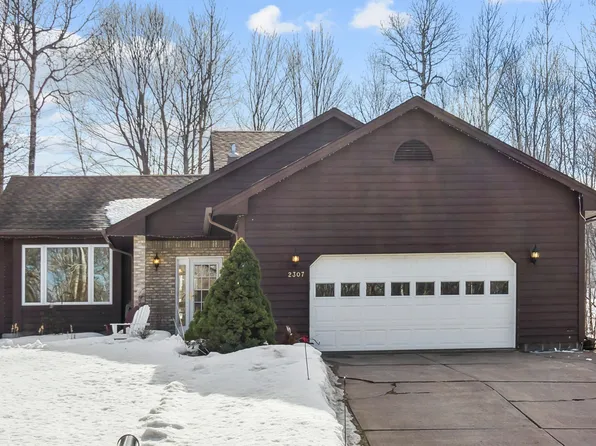 2307 Portage Dr, Duluth, MN 55811