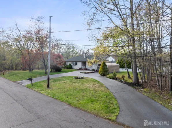 64 Avenue I, Monroe Township, NJ 08831